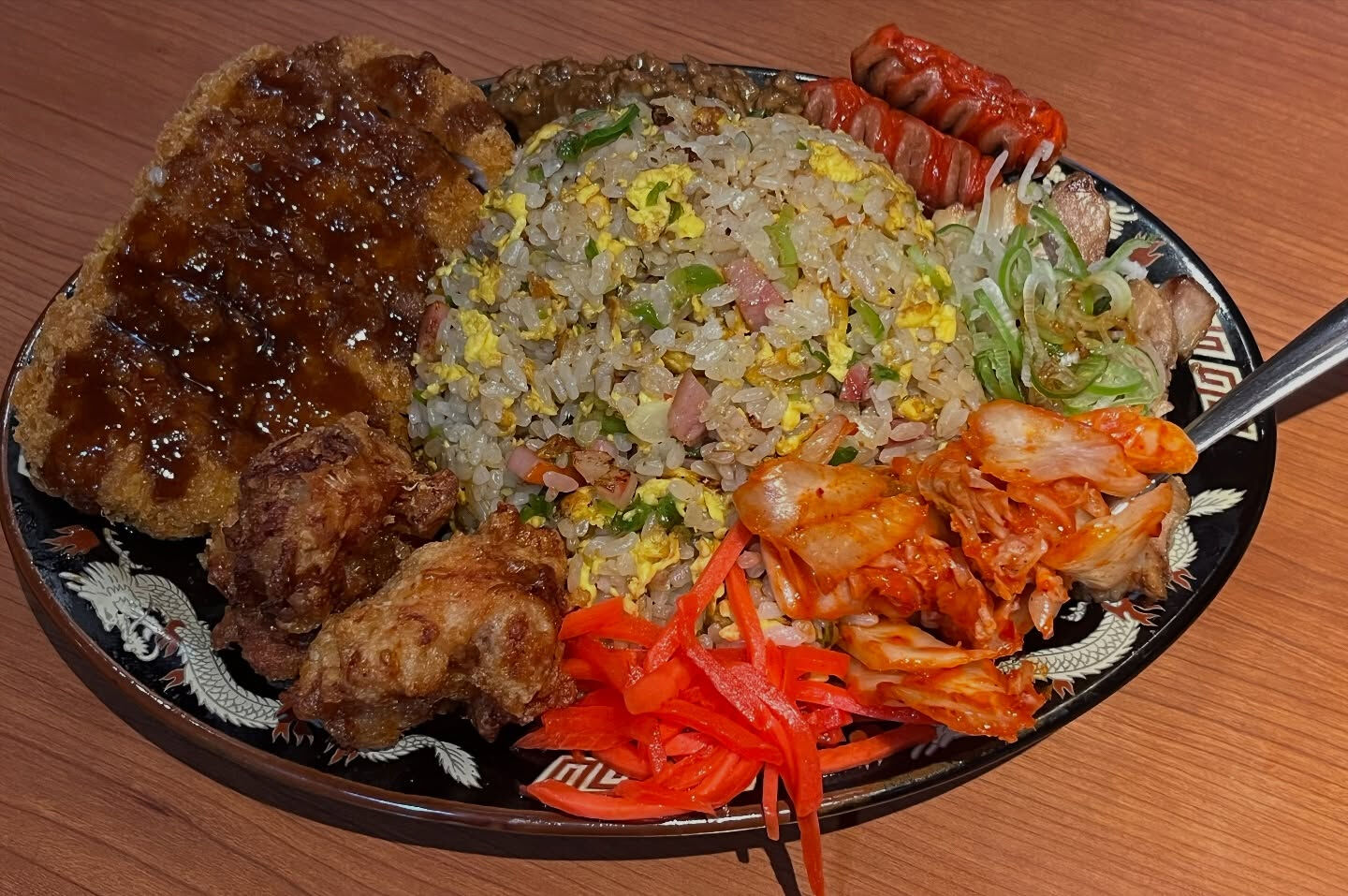 カミナリ飯店の名物メシ🍚