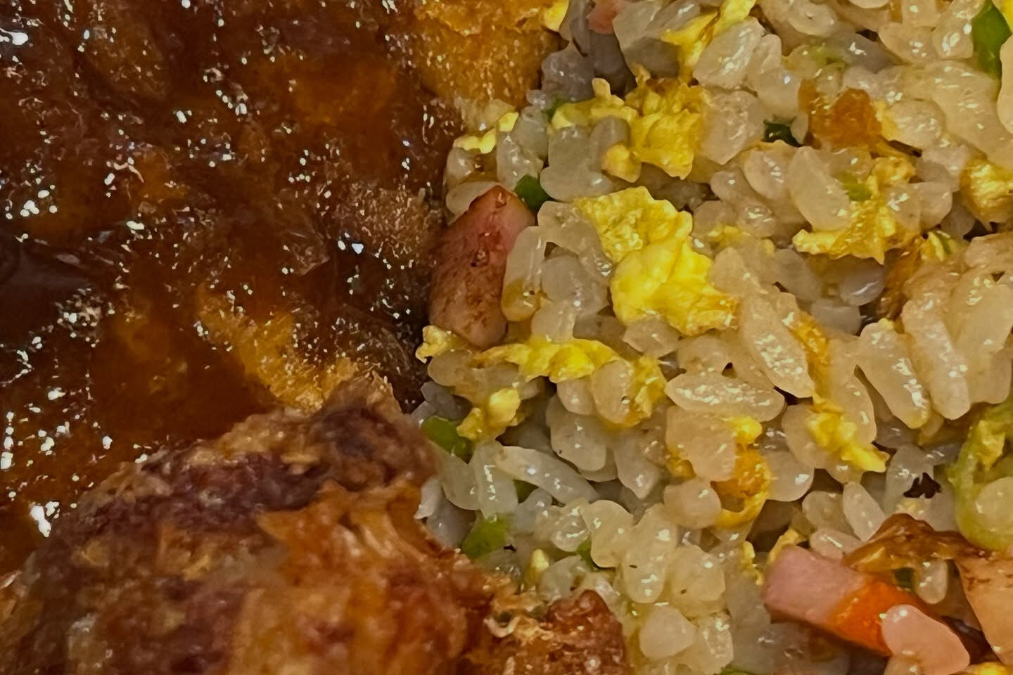カミナリ飯店の名物メシ🍚